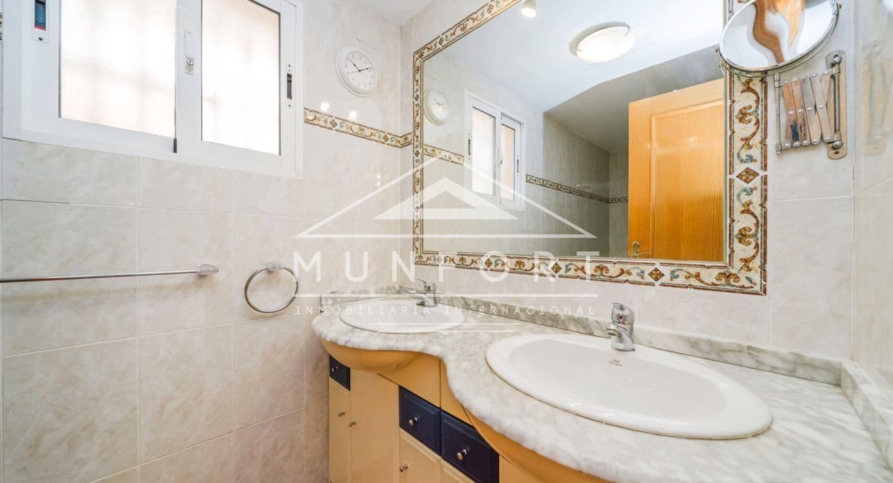 Casa de 3 habitaciones en La Zenia en venta con piscina - 210.000 € (Ref: 9523373)