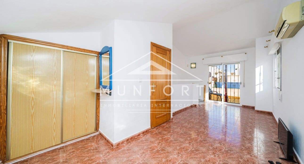 Casa de 3 habitaciones en La Zenia en venta con piscina - 210.000 € (Ref: 9523373)