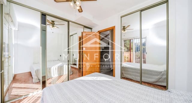 Casa de 3 habitaciones en La Zenia, Orihuela en venta con piscina - 210.000 € (Ref: 9523373)