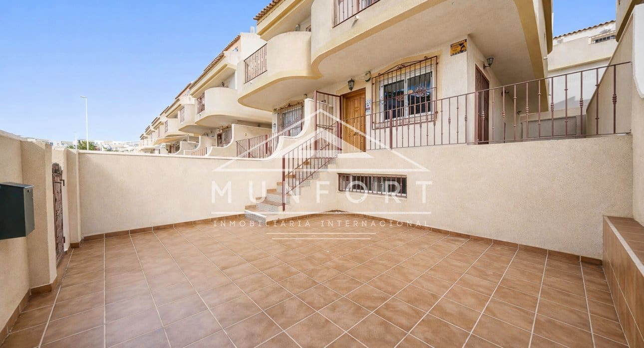 Casa de 3 habitaciones en La Zenia en venta con piscina - 210.000 € (Ref: 9523373)