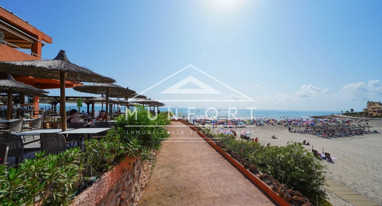 Casa de 3 habitaciones en La Zenia en venta con piscina - 210.000 € (Ref: 9523373)