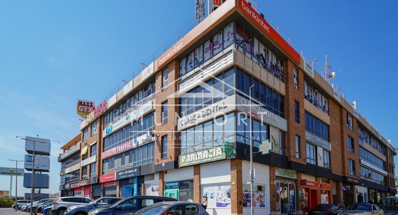 Casa de 3 habitaciones en La Zenia en venta con piscina - 210.000 € (Ref: 9523373)