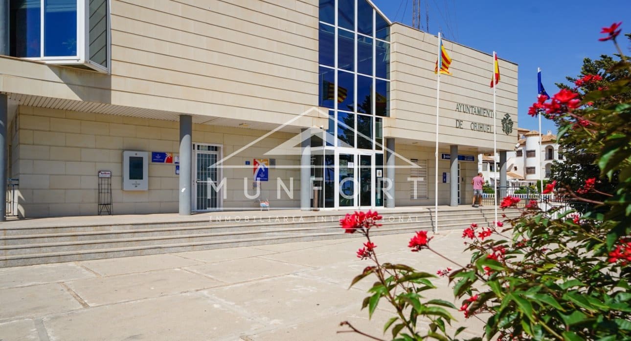 Casa de 3 habitaciones en La Zenia en venta con piscina - 210.000 € (Ref: 9523373)