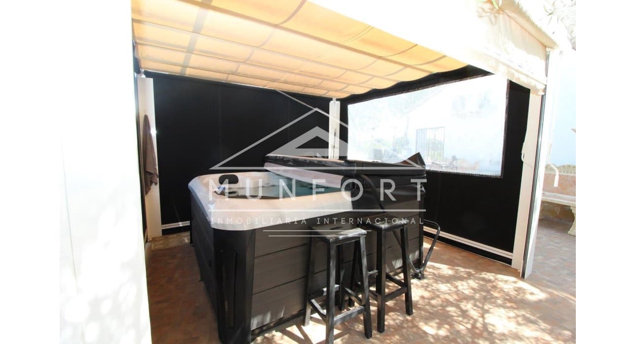 4 slaapkamer Villa te koop in Villamartin met zwembad - € 810.000 (Ref: 9532494)