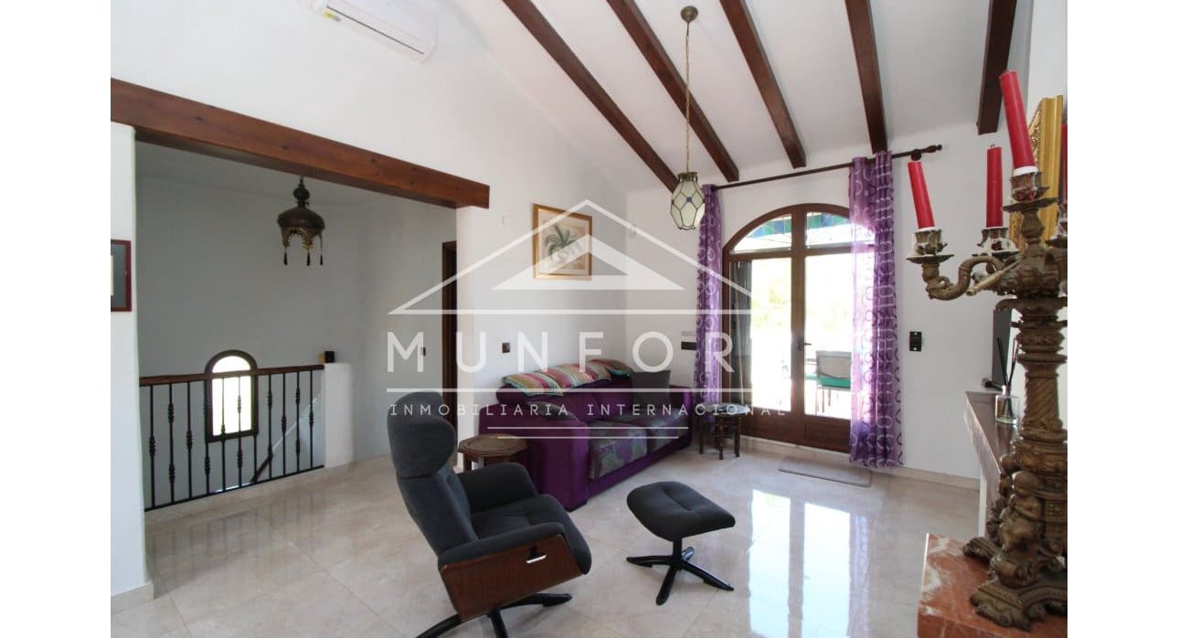 4 slaapkamer Villa te koop in Villamartin met zwembad - € 810.000 (Ref: 9532494)