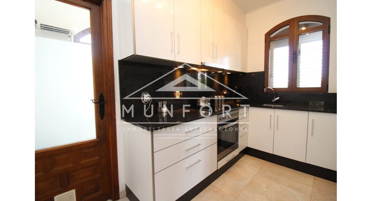 4 slaapkamer Villa te koop in Villamartin met zwembad - € 810.000 (Ref: 9532494)