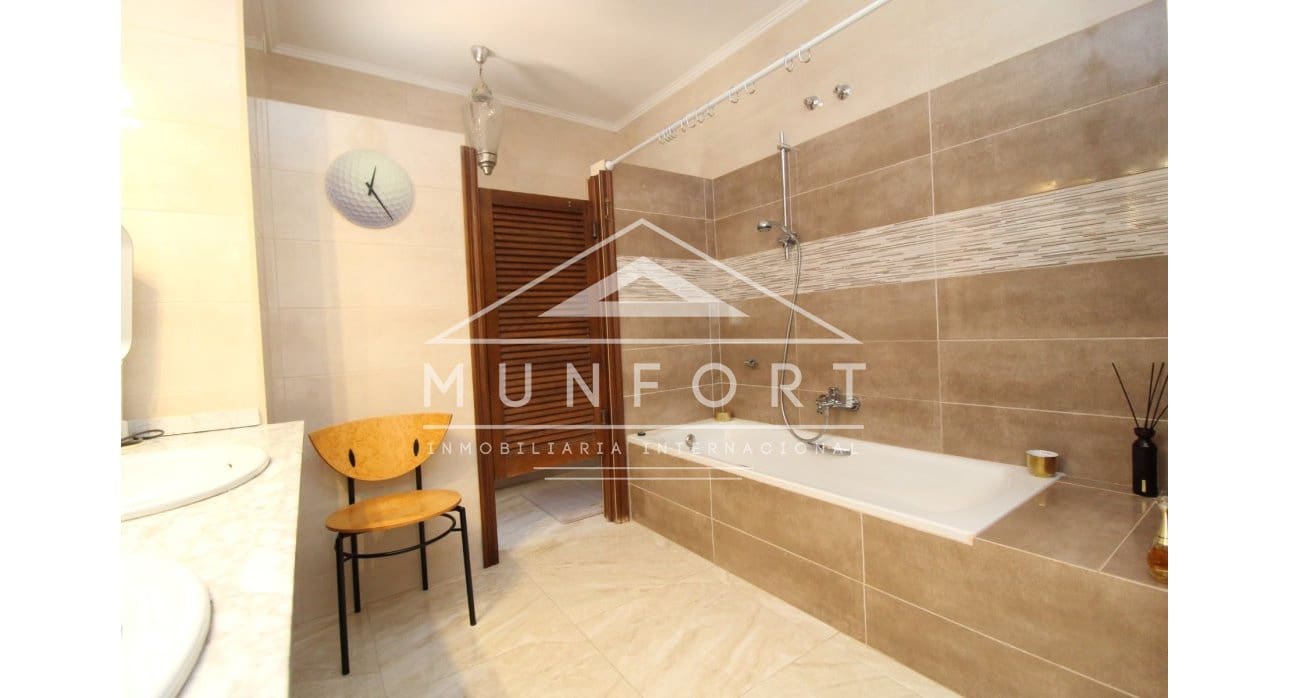 4 slaapkamer Villa te koop in Villamartin met zwembad - € 810.000 (Ref: 9532494)