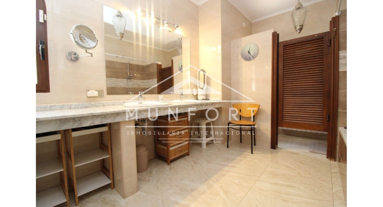 4 slaapkamer Villa te koop in Villamartin met zwembad - € 810.000 (Ref: 9532494)