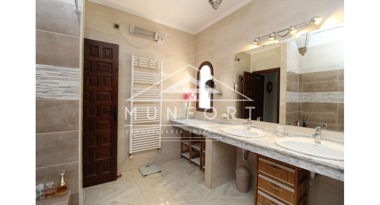 4 slaapkamer Villa te koop in Villamartin met zwembad - € 810.000 (Ref: 9532494)