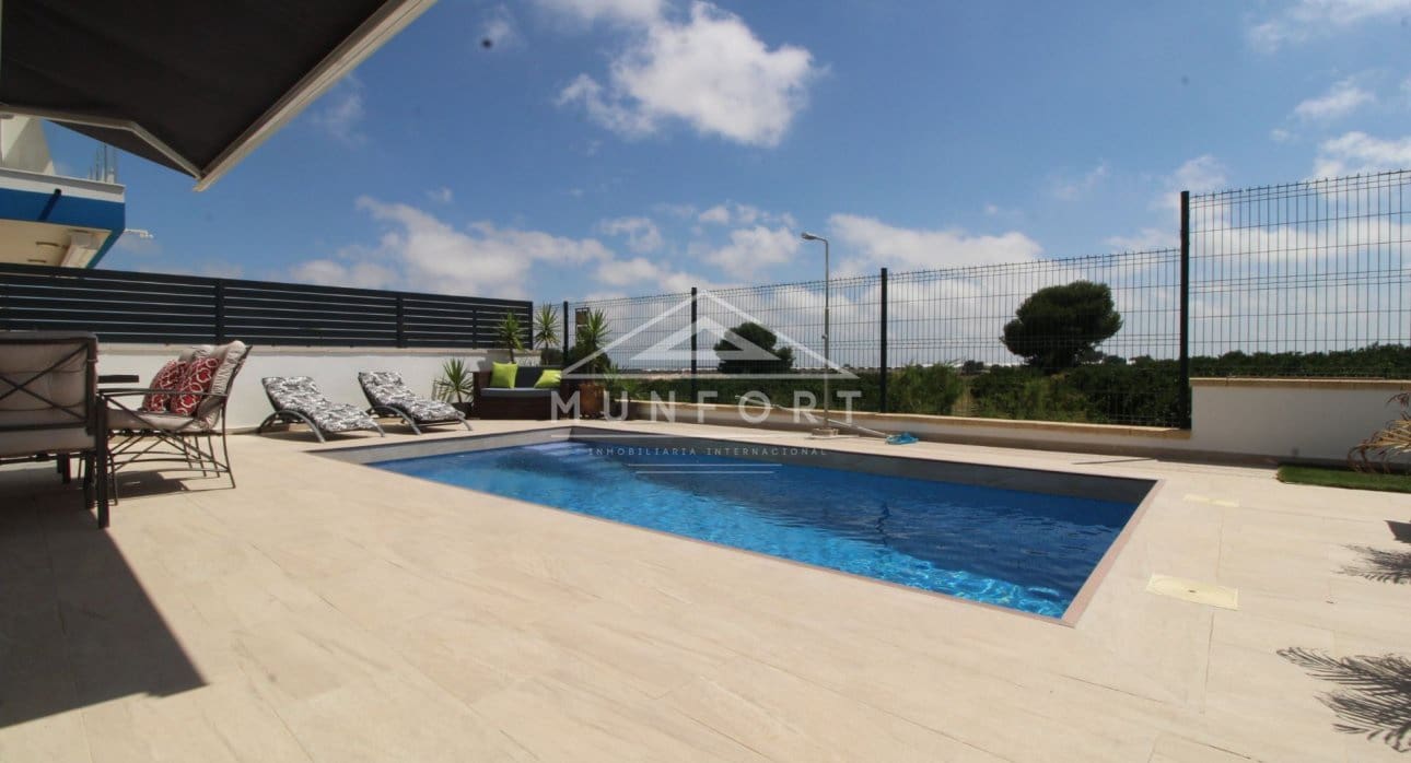 4 slaapkamer Villa te koop in Pilar de la Horadada met zwembad - € 649.900 (Ref: 9532498)