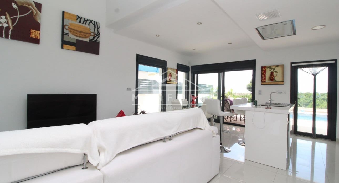 4 slaapkamer Villa te koop in Pilar de la Horadada met zwembad - € 649.900 (Ref: 9532498)