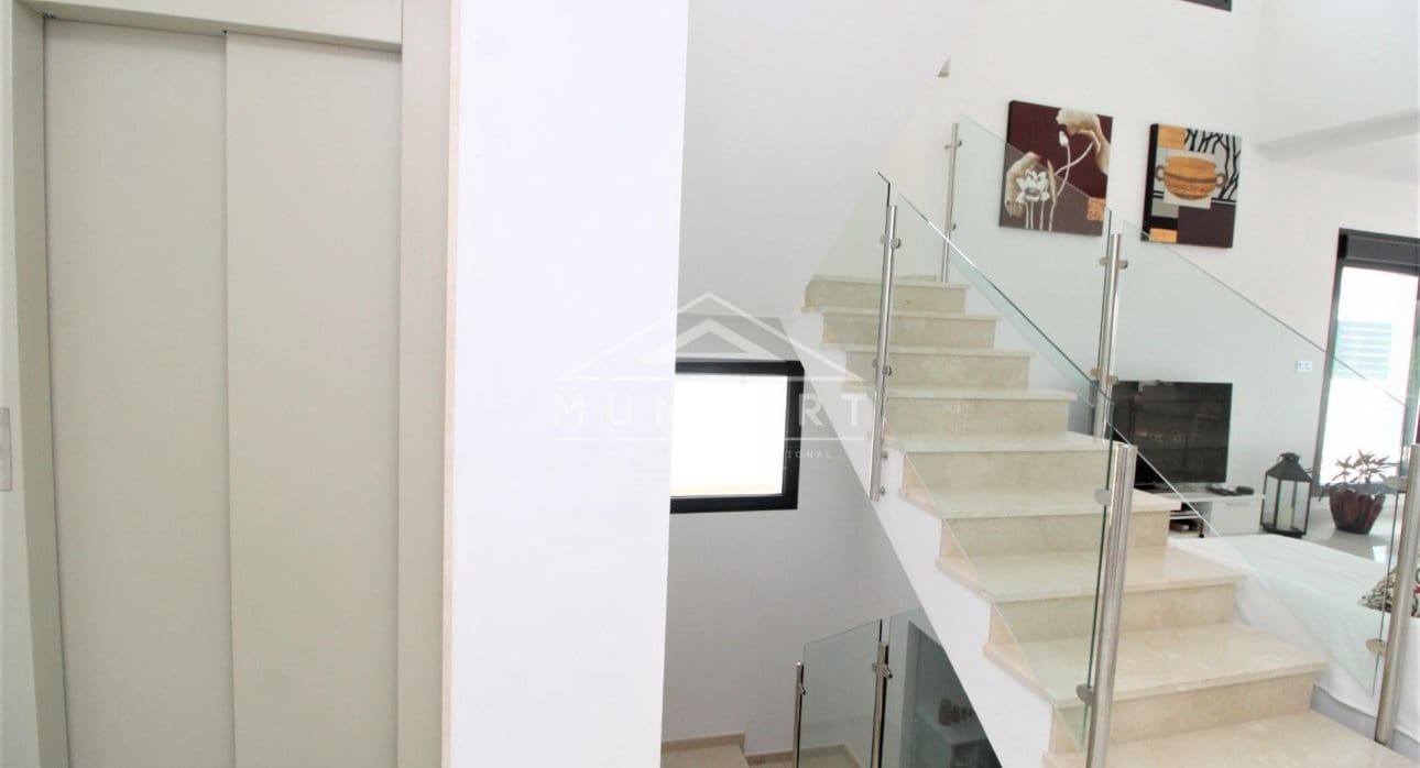 4 slaapkamer Villa te koop in Pilar de la Horadada met zwembad - € 649.900 (Ref: 9532498)