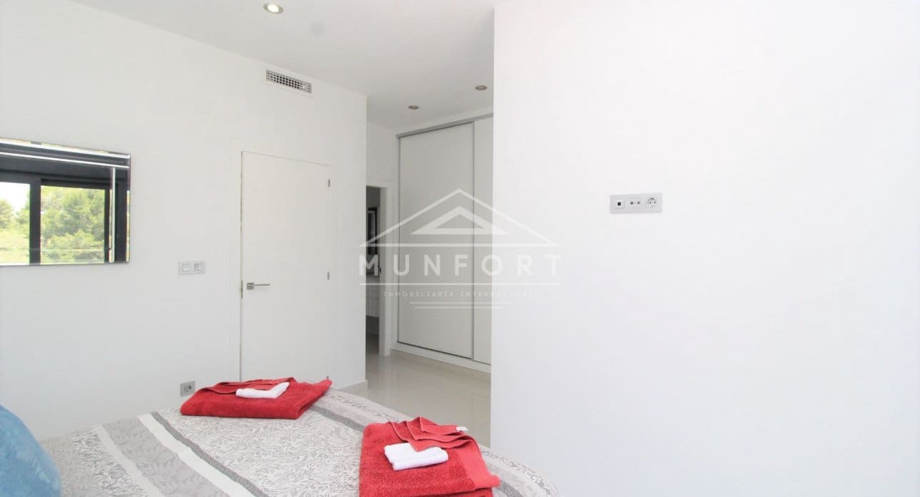 4 slaapkamer Villa te koop in Pilar de la Horadada met zwembad - € 649.900 (Ref: 9532498)