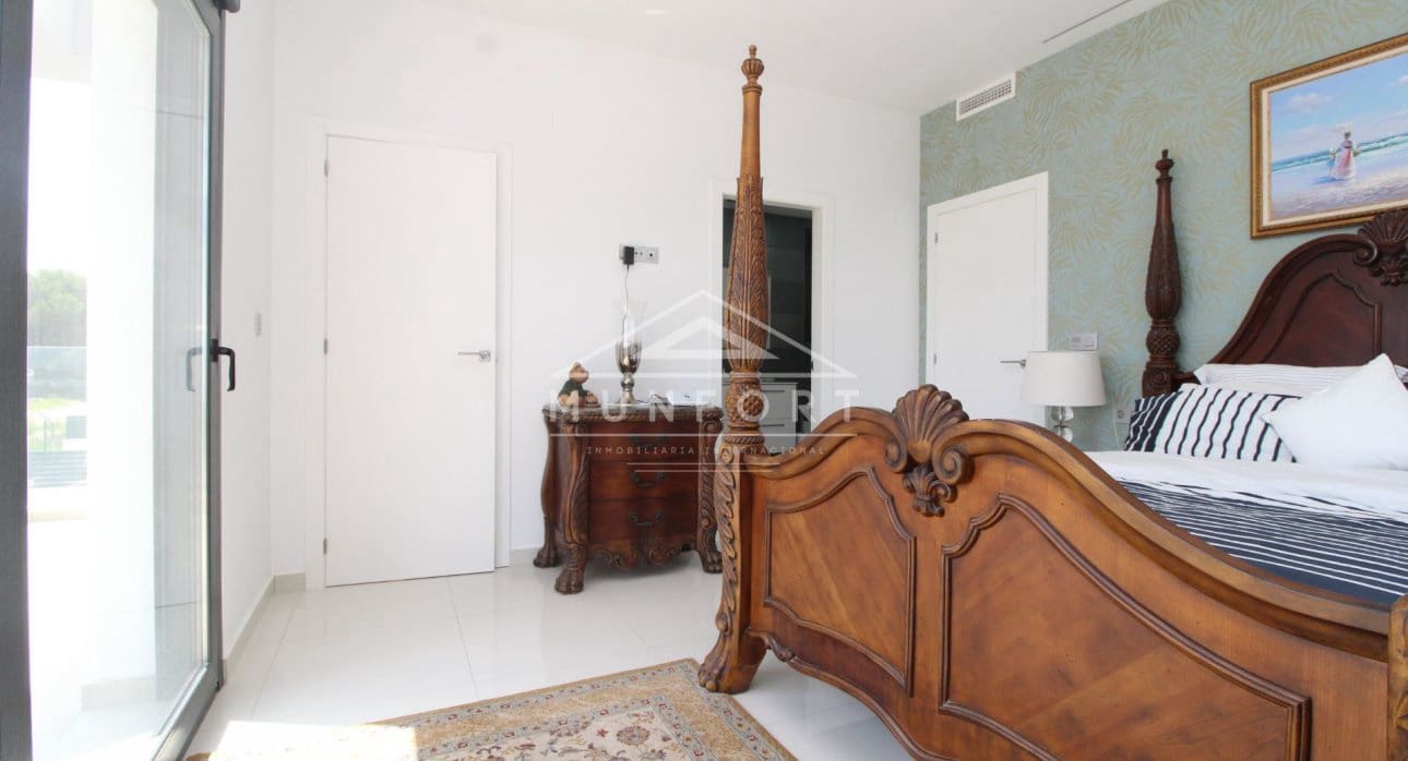 4 slaapkamer Villa te koop in Pilar de la Horadada met zwembad - € 649.900 (Ref: 9532498)