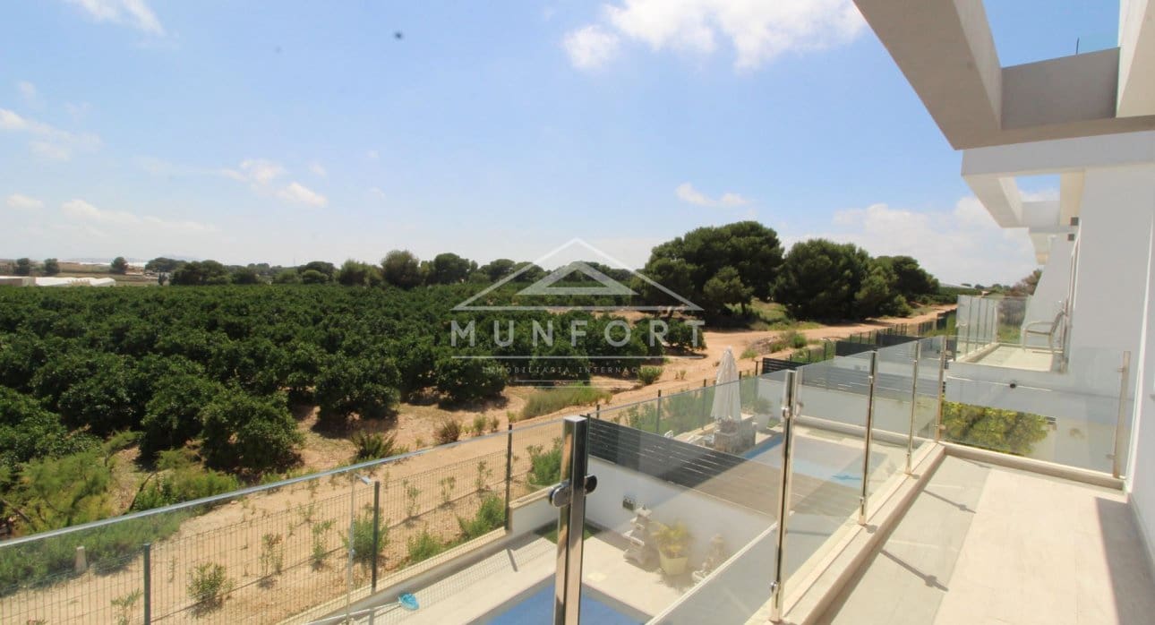 4 slaapkamer Villa te koop in Pilar de la Horadada met zwembad - € 649.900 (Ref: 9532498)