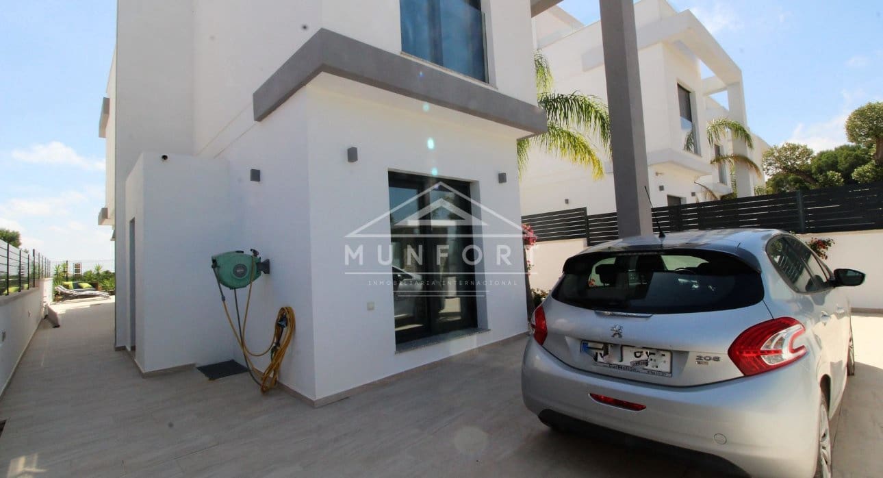 4 slaapkamer Villa te koop in Pilar de la Horadada met zwembad - € 649.900 (Ref: 9532498)