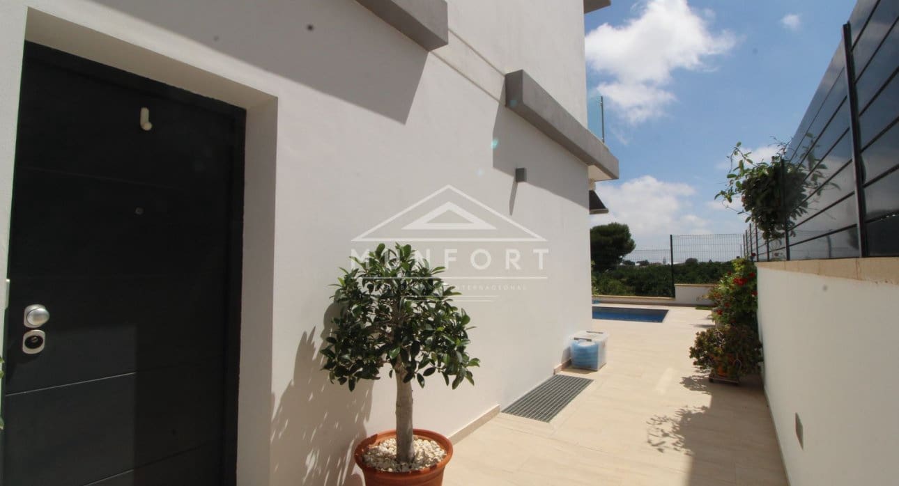 4 slaapkamer Villa te koop in Pilar de la Horadada met zwembad - € 649.900 (Ref: 9532498)