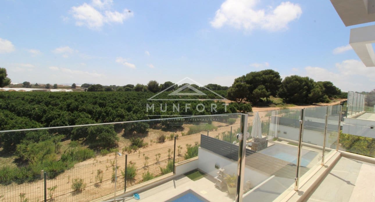 4 slaapkamer Villa te koop in Pilar de la Horadada met zwembad - € 649.900 (Ref: 9532498)