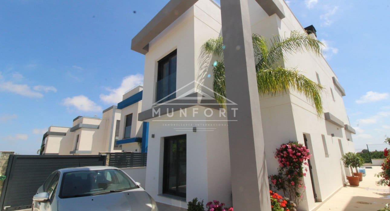 4 slaapkamer Villa te koop in Pilar de la Horadada met zwembad - € 649.900 (Ref: 9532498)