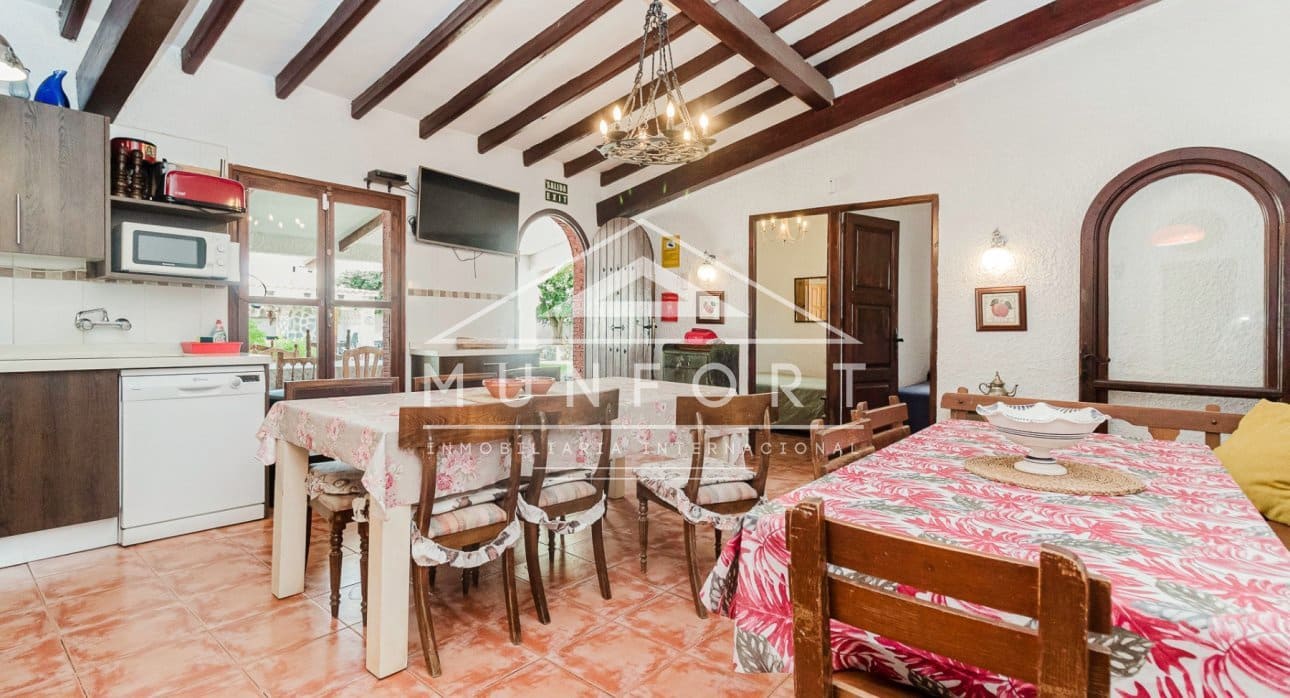 9 quarto Moradia para venda em Campoamor com piscina - 690 000 € (Ref: 9532499)