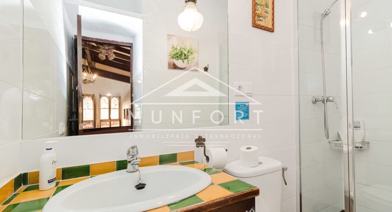 9 quarto Moradia para venda em Campoamor com piscina - 690 000 € (Ref: 9532499)