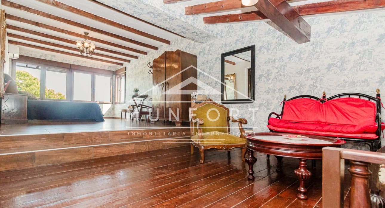 9 quarto Moradia para venda em Campoamor com piscina - 690 000 € (Ref: 9532499)