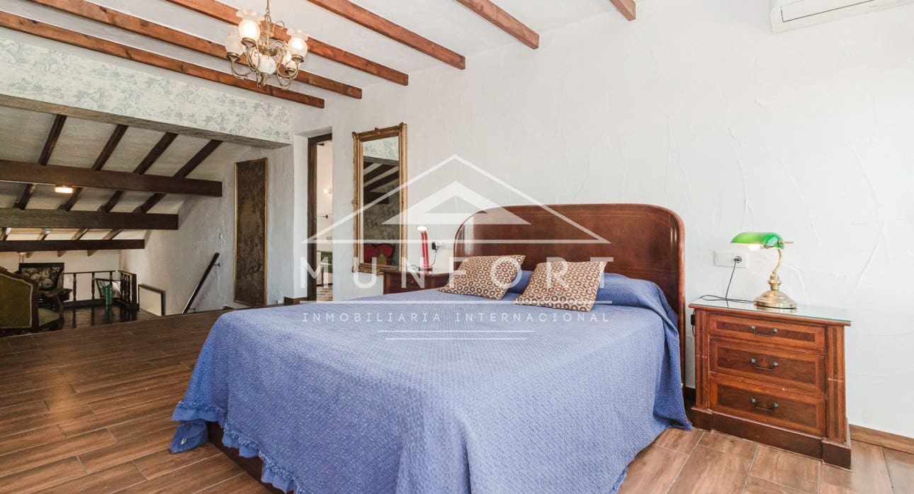 9 quarto Moradia para venda em Campoamor com piscina - 690 000 € (Ref: 9532499)