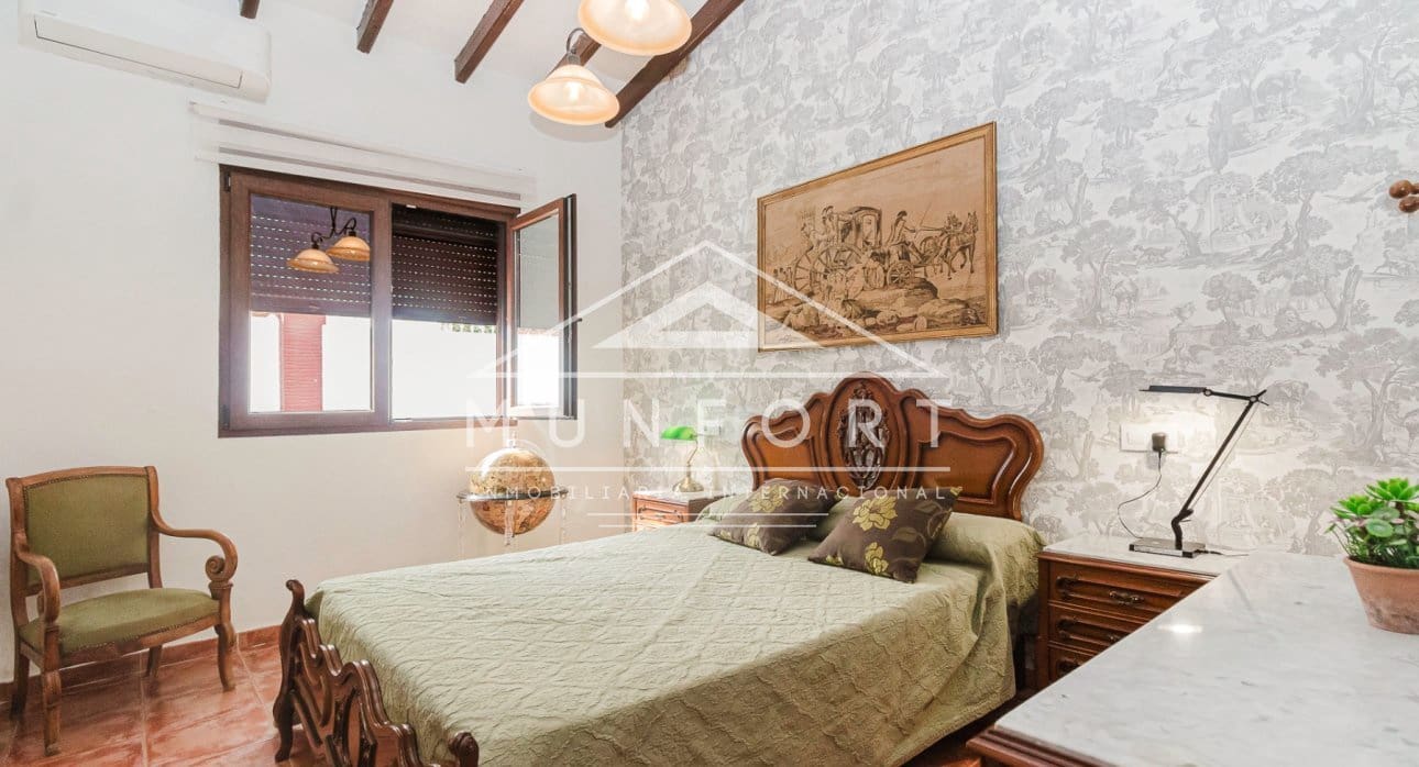 9 quarto Moradia para venda em Campoamor com piscina - 690 000 € (Ref: 9532499)