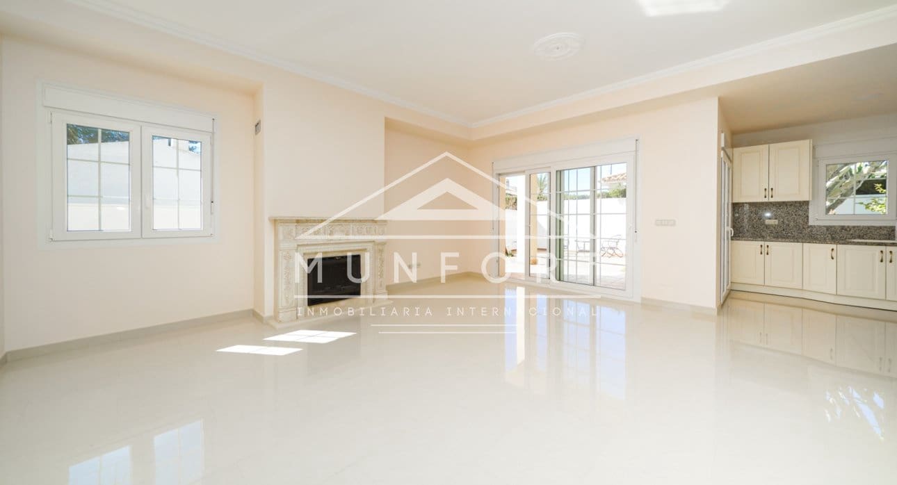 5 Zimmer Villa zu verkaufen in Cabo Roig mit Pool - 910.000 € (Ref: 9532501)