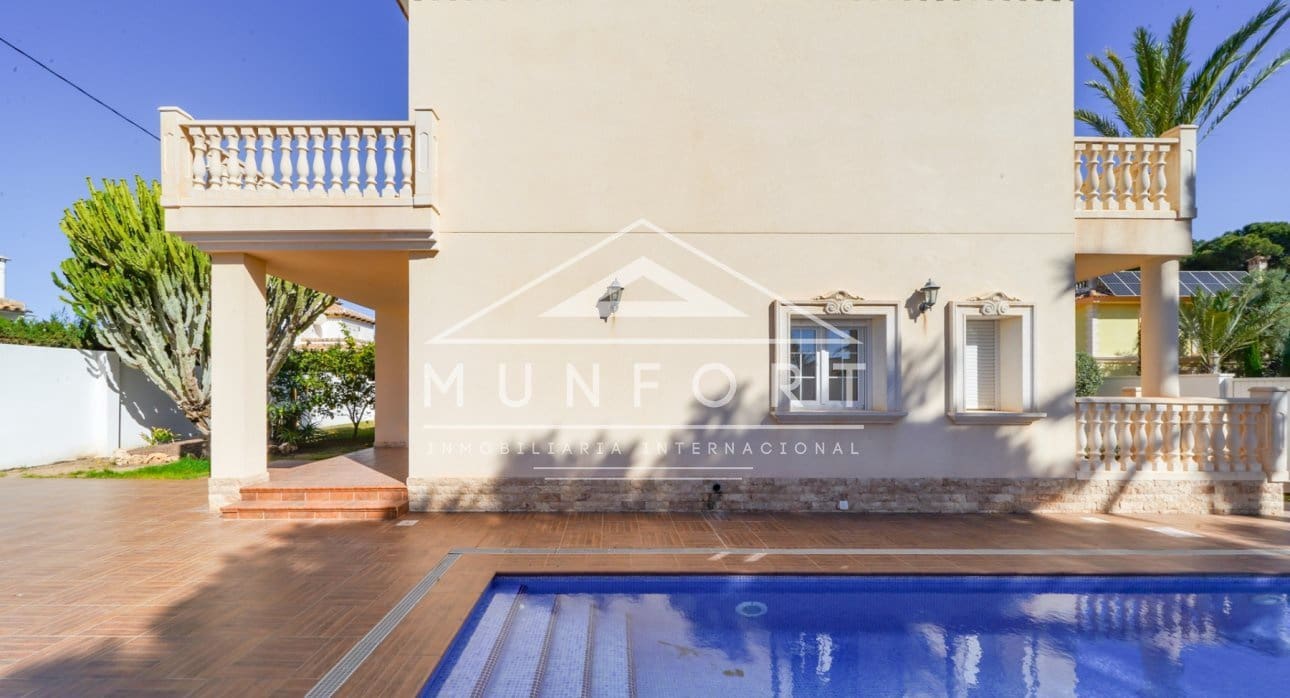 5 Zimmer Villa zu verkaufen in Cabo Roig mit Pool - 910.000 € (Ref: 9532501)