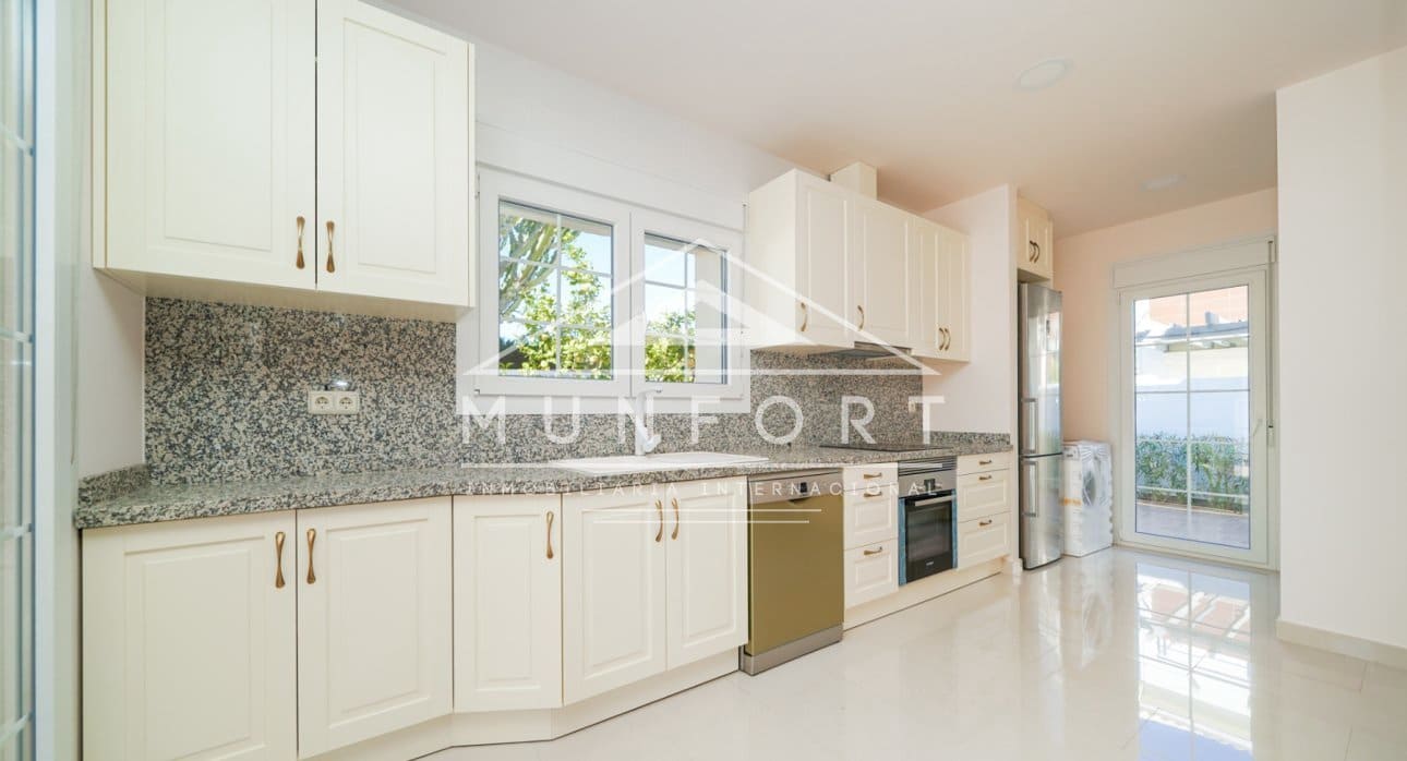 5 Zimmer Villa zu verkaufen in Cabo Roig mit Pool - 910.000 € (Ref: 9532501)