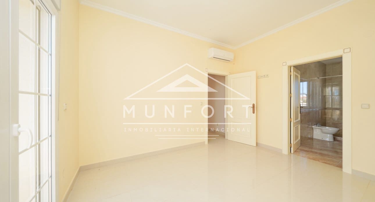 5 Zimmer Villa zu verkaufen in Cabo Roig mit Pool - 910.000 € (Ref: 9532501)