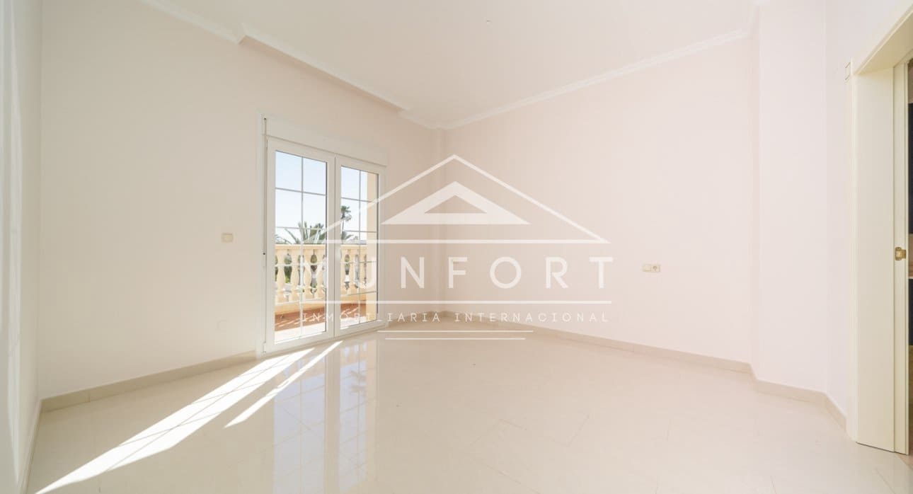 5 Zimmer Villa zu verkaufen in Cabo Roig mit Pool - 910.000 € (Ref: 9532501)