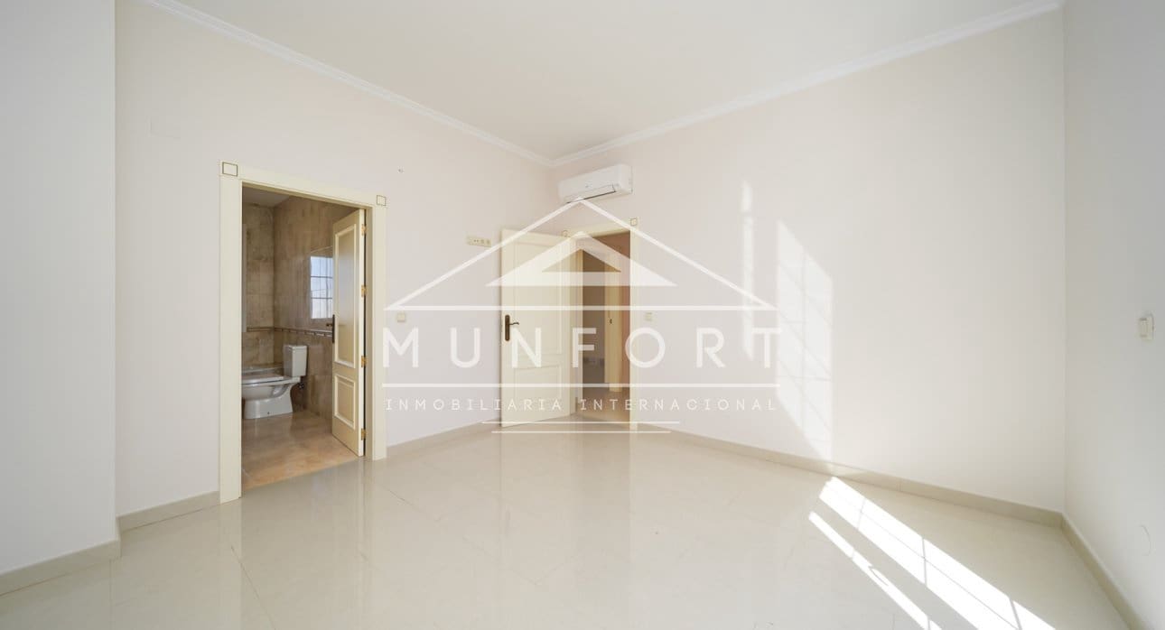 5 Zimmer Villa zu verkaufen in Cabo Roig mit Pool - 910.000 € (Ref: 9532501)