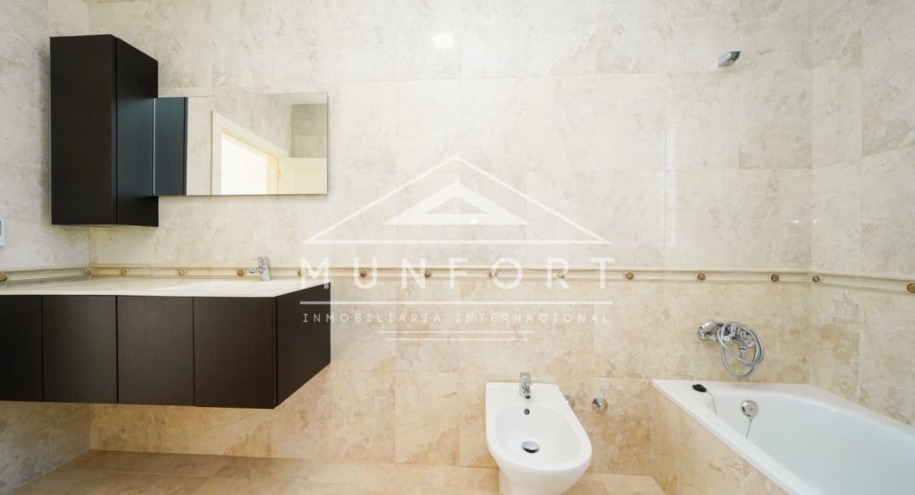 5 Zimmer Villa zu verkaufen in Cabo Roig mit Pool - 910.000 € (Ref: 9532501)