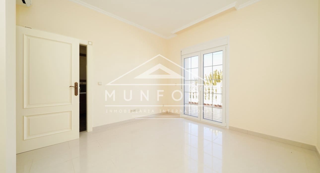 5 Zimmer Villa zu verkaufen in Cabo Roig mit Pool - 910.000 € (Ref: 9532501)