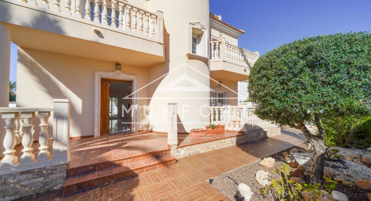 5 Zimmer Villa zu verkaufen in Cabo Roig mit Pool - 910.000 € (Ref: 9532501)