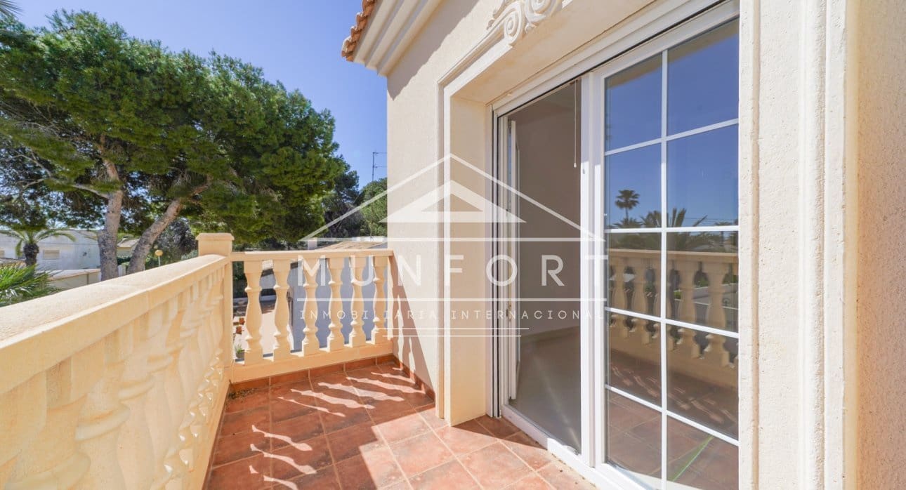 5 Zimmer Villa zu verkaufen in Cabo Roig mit Pool - 910.000 € (Ref: 9532501)