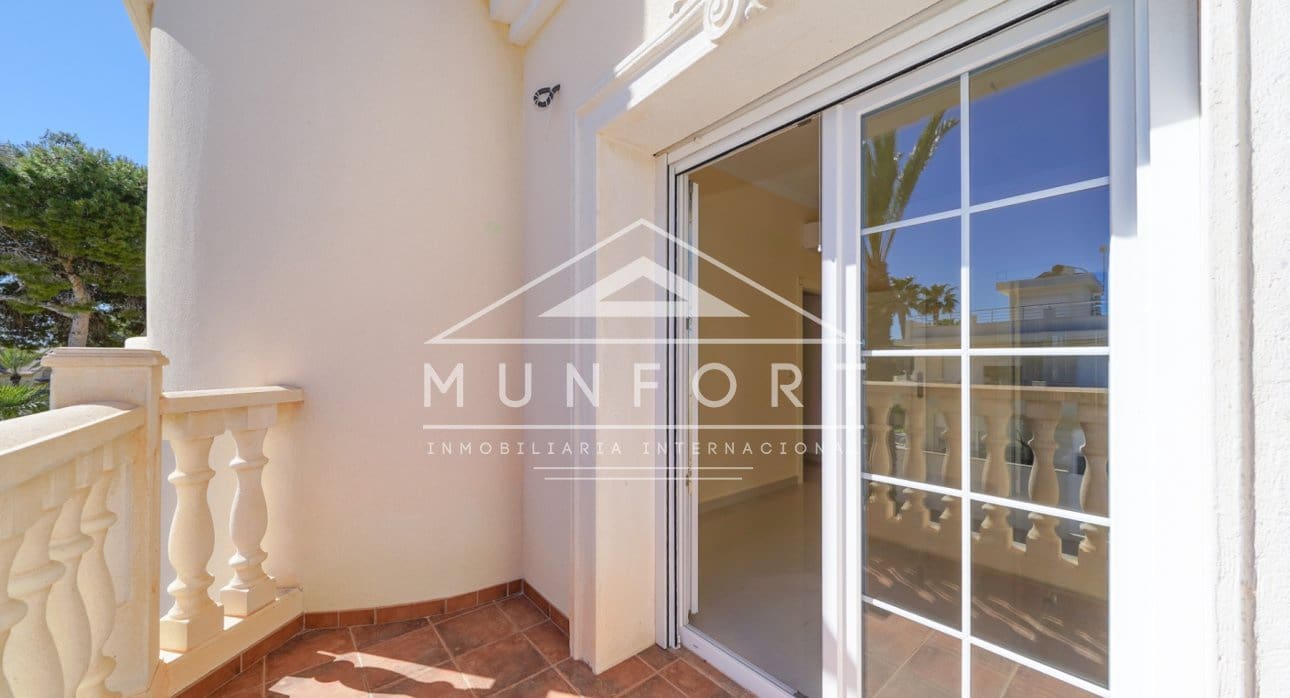 5 Zimmer Villa zu verkaufen in Cabo Roig mit Pool - 910.000 € (Ref: 9532501)