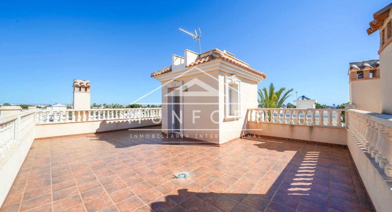 5 Zimmer Villa zu verkaufen in Cabo Roig mit Pool - 910.000 € (Ref: 9532501)