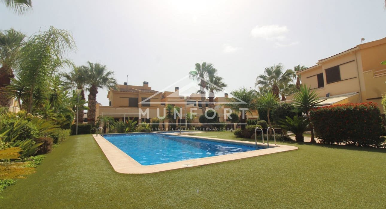 Casa de 2 habitaciones en Orihuela Costa en venta con piscina - 349.000 € (Ref: 9548603)