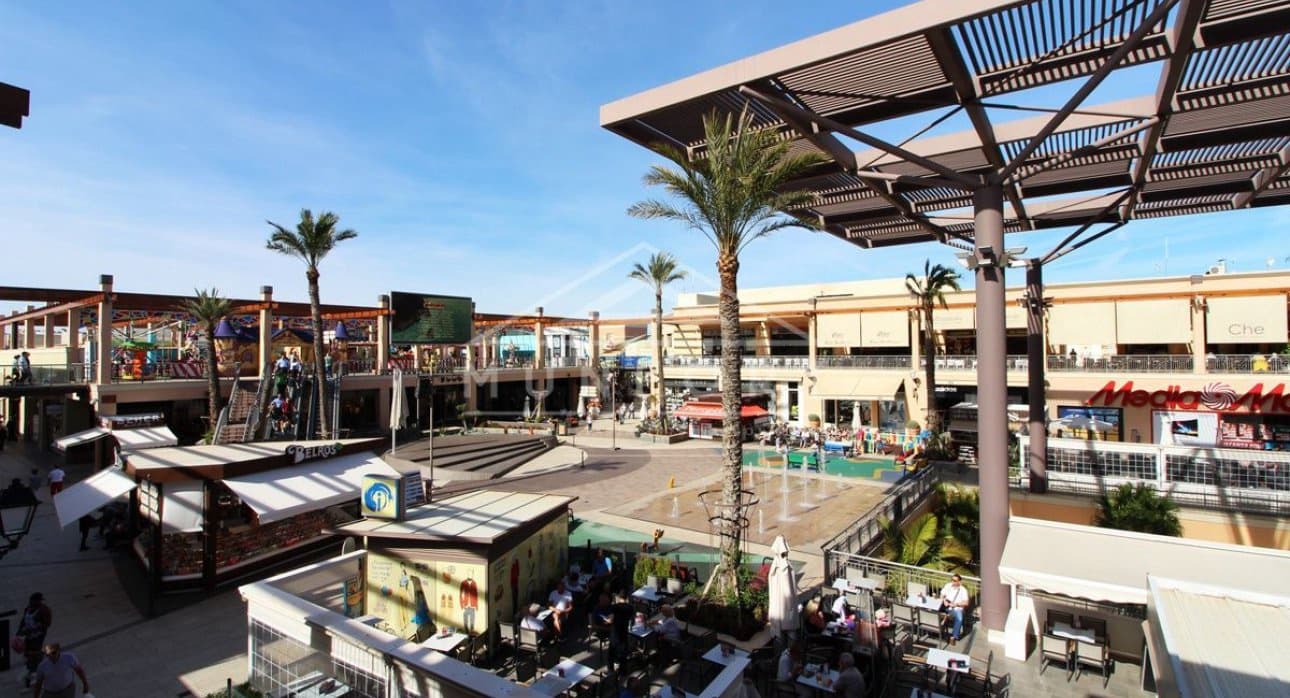 Casa de 2 habitaciones en Orihuela Costa en venta con piscina - 349.000 € (Ref: 9548603)