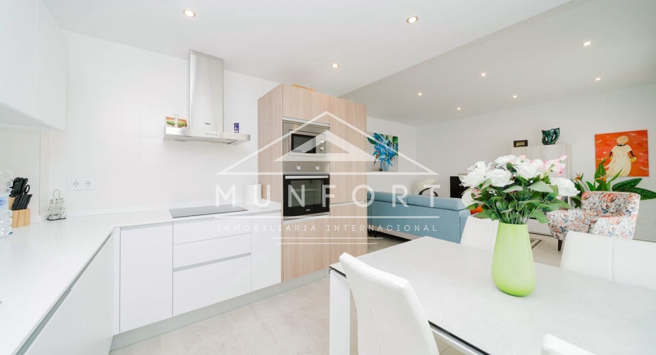 Ático de 2 habitaciones en Pilar de la Horadada en venta con piscina - 295.000 € (Ref: 9552335)