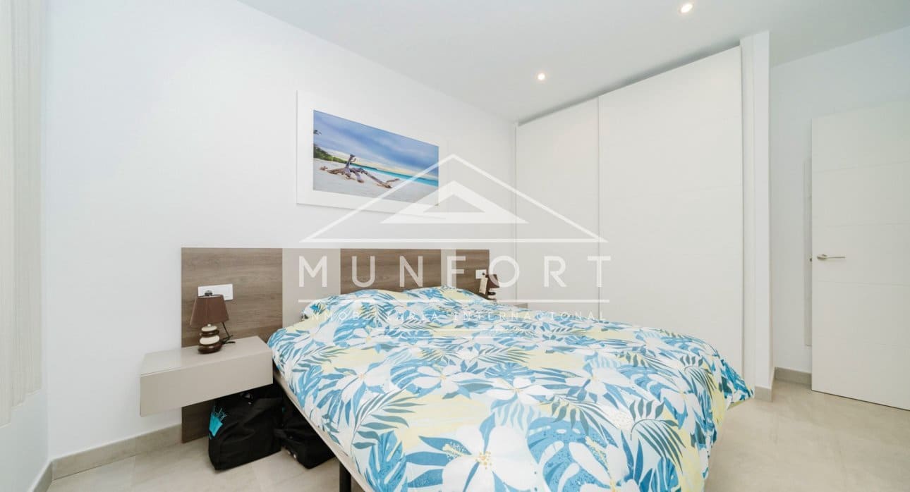 Ático de 2 habitaciones en Pilar de la Horadada en venta con piscina - 295.000 € (Ref: 9552335)