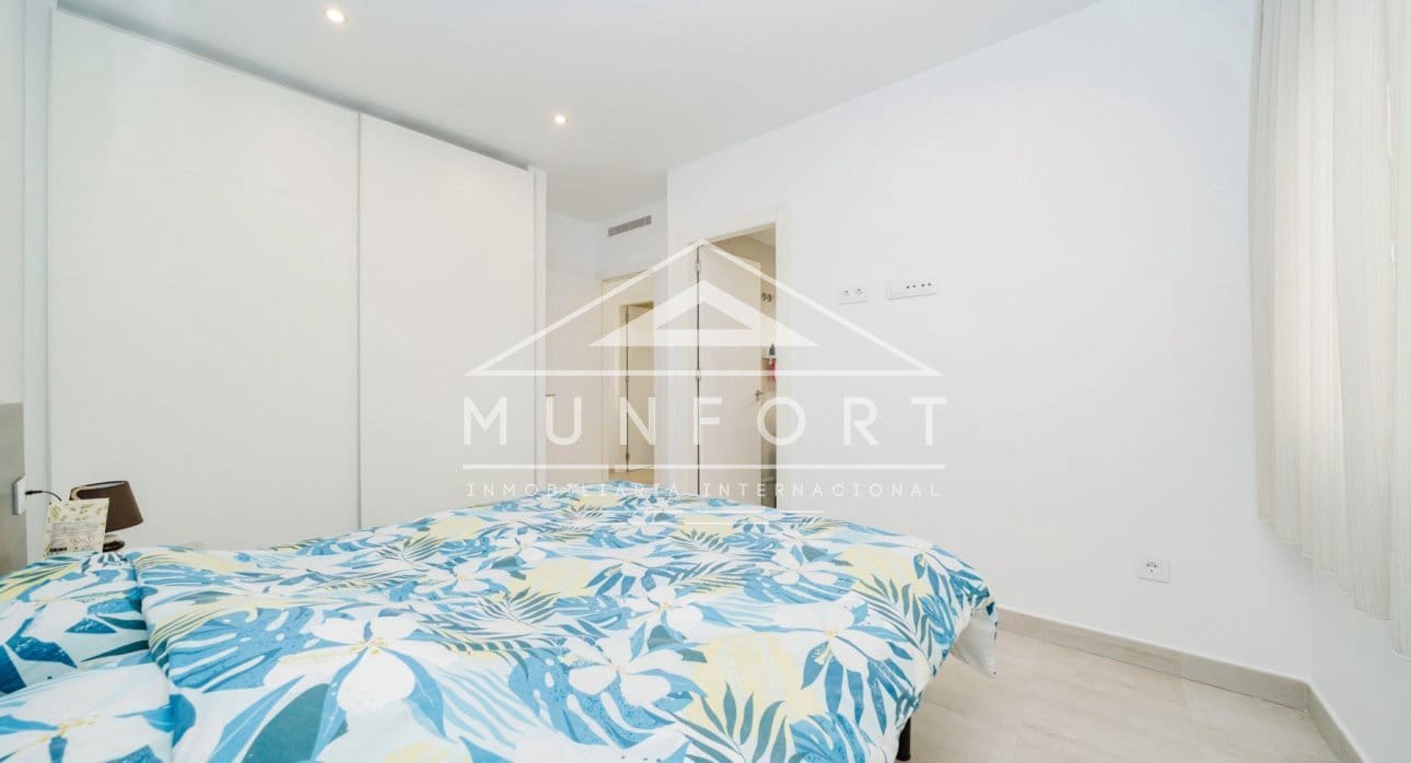 Ático de 2 habitaciones en Pilar de la Horadada en venta con piscina - 295.000 € (Ref: 9552335)