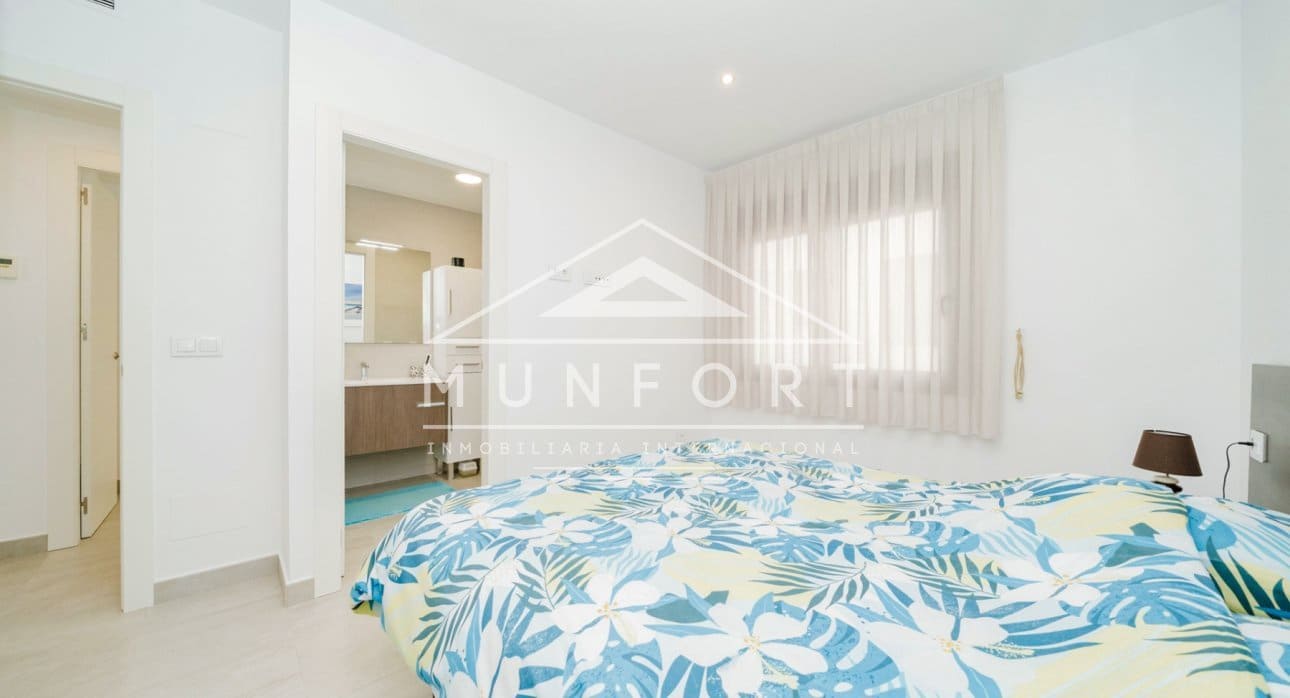 Ático de 2 habitaciones en Pilar de la Horadada en venta con piscina - 295.000 € (Ref: 9552335)