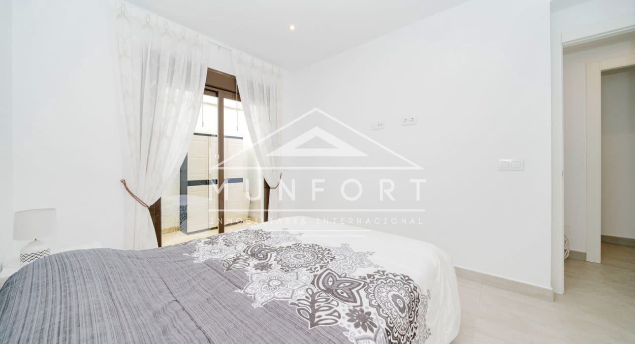 Ático de 2 habitaciones en Pilar de la Horadada en venta con piscina - 295.000 € (Ref: 9552335)