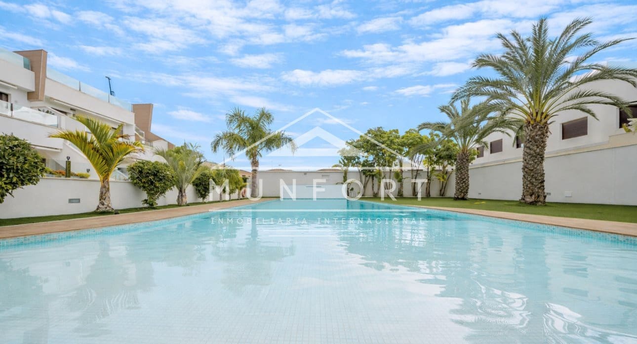 Ático de 2 habitaciones en Pilar de la Horadada en venta con piscina - 295.000 € (Ref: 9552335)
