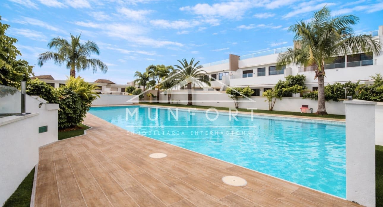 Ático de 2 habitaciones en Pilar de la Horadada en venta con piscina - 295.000 € (Ref: 9552335)