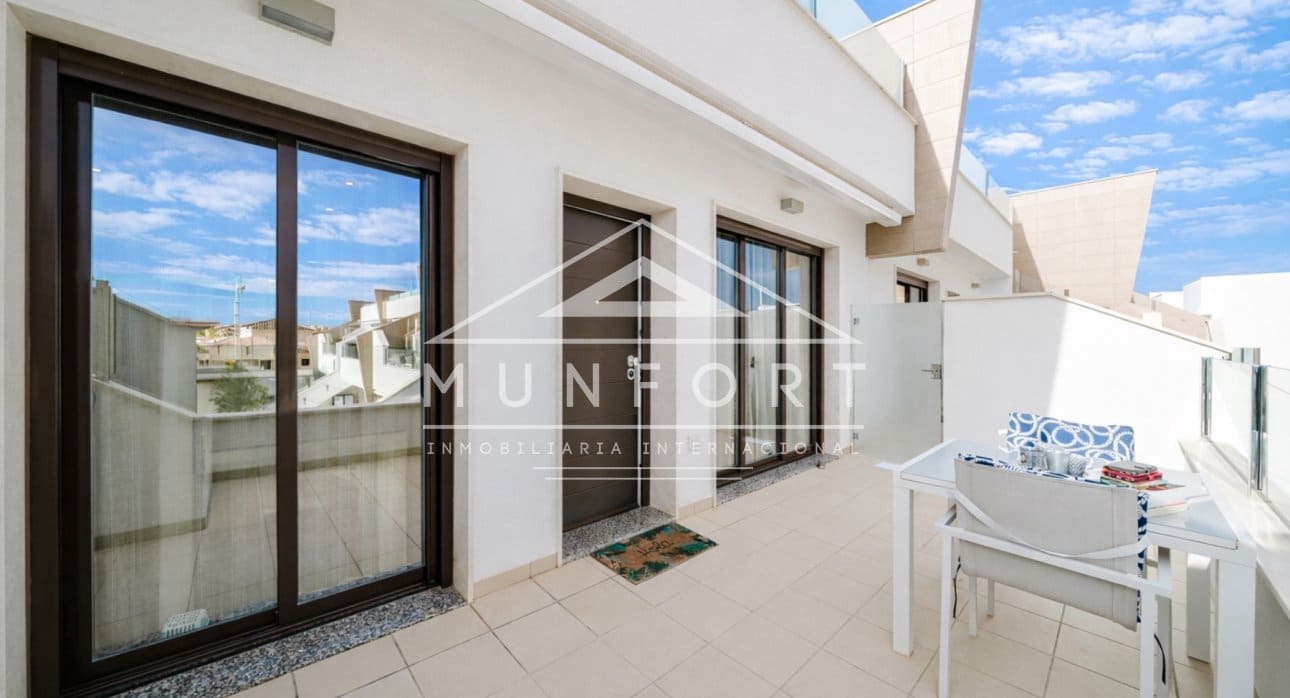 Ático de 2 habitaciones en Pilar de la Horadada en venta con piscina - 295.000 € (Ref: 9552335)